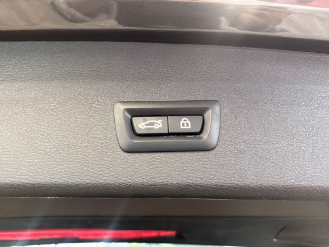 BMWX1 xDrive 25 e Pack M 220CV