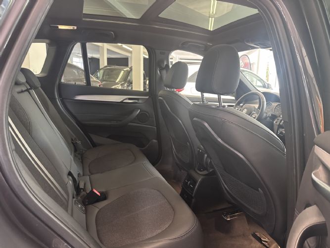 BMWX1 xDrive 25 e Pack M 220CV