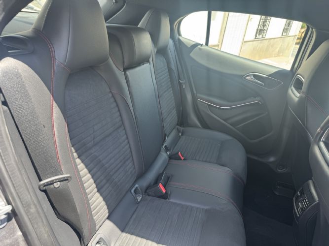 MERCEDESGLA 200D AMG