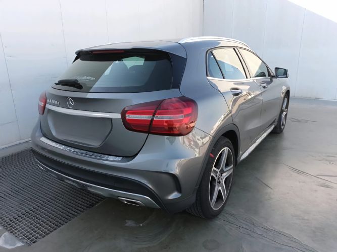 MERCEDESGLA 200D AMG