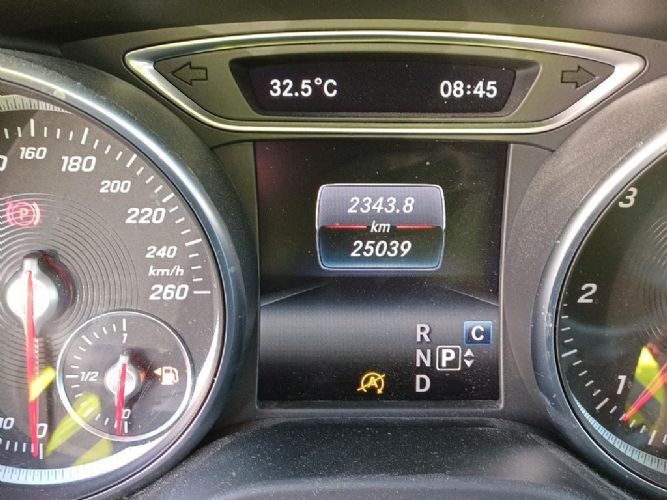 MERCEDESGLA 200D AMG
