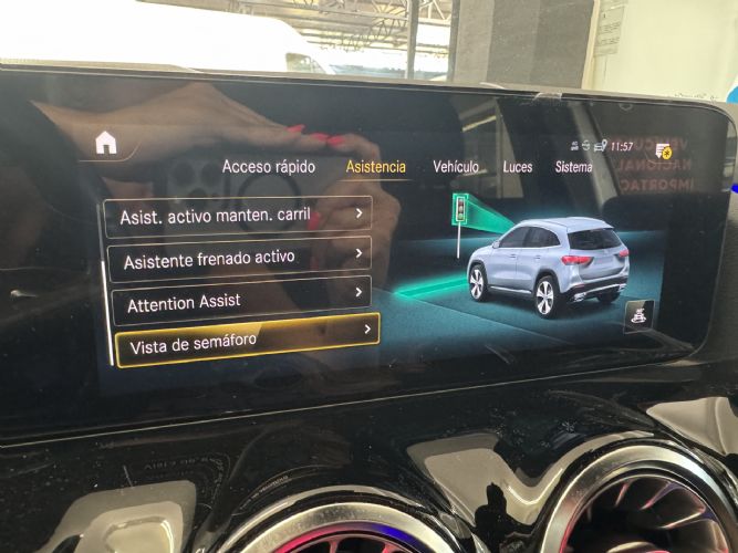 MERCEDESGLA 250e AMG
