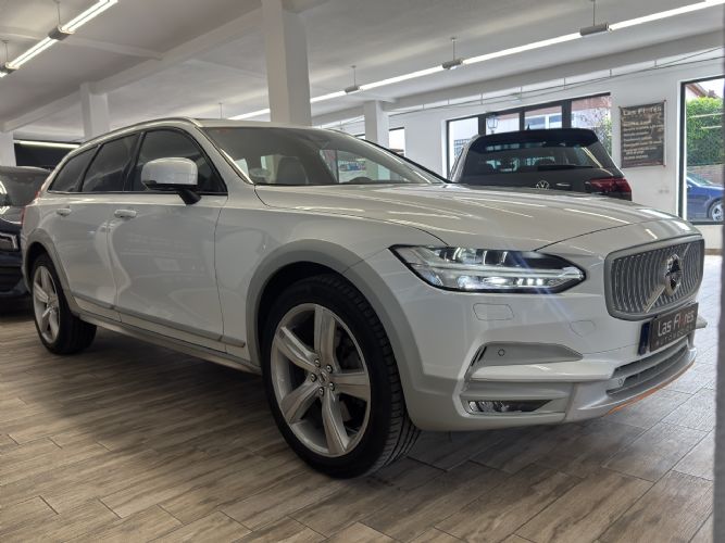 VOLVOV90 CROSS COUNTRY D4 190CV OCEAN RACE