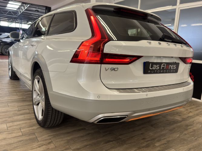 VOLVOV90 CROSS COUNTRY D4 190CV OCEAN RACE